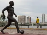 Estatua de Dani Alves en el estado de Bahía, en Brasil.