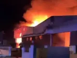 Incendio de una nave en un pol&iacute;gono en El Vendrell Tarragona.