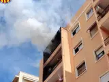 Cinco personas heridas en el incendio de una vivienda en Paterna.