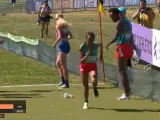 La etíope Abera corriendo sin una zapatilla.