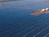 La gigantesca planta solar de Adani Group (India)