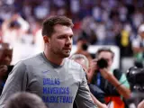 Luka Doncic of Dallas Mavericks looks on during the basketball friendly match played between Real Madrid and Dallas Mavericks at Wizink Center pavilion on October 10, 2023, in Madrid, Spain. Oscar J. Barroso / AFP7 / Europa Press (Foto de ARCHIVO) 10/10/2023 ONLY FOR USE IN SPAIN