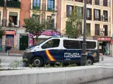 Furgón de la Policía Nacional en la plaza de Lavapiés.