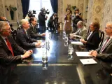 La vicepresidenta tercera, Teresa Ribera, y el presidente de Aragón, Jorge Azcón, se han reunido este lunes en Madrid.