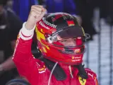 Carlos Sainz celebra su victoria en el GP de Australia.