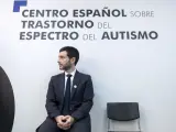 El ministro de Derechos Sociales, Pablo Bustinduy, durante la visita al Centro Espa&ntilde;ol de Autismo, a 2 de abril de 2024, en Madrid (Espa&ntilde;a).