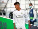 Raphael Varane of Real Madrid looks on during the spanish league, LaLiga, football match played between Real Madrid and SD Eibar at Alfredo Di Stefano Stadium at Ciudad Deportiva Real Madrid in the restart of the Primera Division tournament after to the coronavirus COVID19 pandemic on June 14, 2020 in Valdebebas, Madrid, Spain. Oscar J. Barroso / AFP7 / Europa Press (Foto de ARCHIVO) 14/6/2020 ONLY FOR USE IN SPAIN