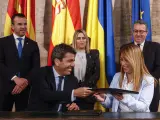 Maz&oacute;n y la presidenta de la FVMP, Roc&iacute;o Cort&eacute;s, durante la presentaci&oacute;n del plan de vivienda Vive Comunitat Valenciana.