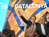 El l&iacute;der del PP, Alberto N&uacute;&ntilde;ez Feij&oacute;o, junto al candidato de Catalu&ntilde;a, Alejandro Fern&aacute;ndez.
