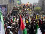 Funeral multitudinario en Teherán por los miembros de la Guardia Revolucionaria muertos en el ataque israelí en Siria.