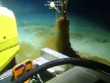 Los científicos utilizaron datos de ROV y arrastreros para estimar cuánta contaminación plástica hay en el fondo del océano.