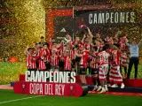 Players of Athletic Club celebrate the victory with the trophy after winning the spanish cup, Copa del Rey, Final football match played between Athletic Club and RCD Mallorca at La Cartuja stadium on April 6, 2024, in Sevilla, Spain. Joaquin Corchero / AFP7 / Europa Press 07/4/2024 ONLY FOR USE IN SPAIN