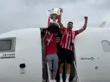 Llegada de los jugadores del Athletic con la Copa del Rey.