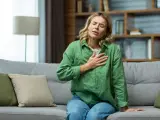 El dolor en el pecho es un síntoma clásico del infarto tanto en las mujeres como en los hombres, pero además las primeras tienen síntomas atípicos con mayor frecuencia