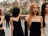 El grupo de k-pop ITZY en la Semana de la Moda de París