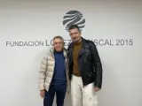 Banderas y José Luis Fernández, 'El Turronero', en la visita que aquel hizo a la Fundación social del empresario.