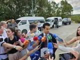 El letrado español de la familia Arrieta, Juango Ospina, atiende a los medios en el exterior del tribunal de Koh Samui.