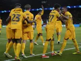 Los jugadores del Barça celebran uno de los goles de Raphinha al PSG.