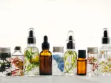 La aromaterapia es una rama de la fitoterapia que usa aceites esenciales con fines pretendidamente terapéuticos, pero sin evidencia científica que la avale.