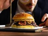"Take Me Back", del restaurante vitoriano Eatyjet, es una de las mejores hamburguesas de España, y la mejor del País Vasco, según la IV edición de Best Burguer Spain.