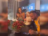 Neymar, jugando al póquer en el cumpleaños de su hija.