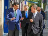El presidente de la Junta de Andalucía, Juanma Moreno y el presidente de Castilla-La Mancha, Emiliano García-Page.