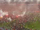 Invasión de campo tras la conquista de la Bundesliga del Leverkusen.
