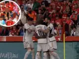 Un joven aficionado hace un gesto racista en el Mallorca - Real Madrid.
