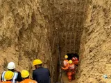 Los equipos de rescate habían excavado un túnel paralelo al pozo para rescatar al niño de dos años.