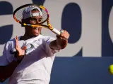 BARCELONA, 10/04/2024.- El tenista Rafael Nadal durante su entrenamiento este miércoles en la pista central que lleva su nombre del Real Club de Tenis Barcelona, previo al Torneo Conde de Godo que empieza este fin de semana. EFE/ Enric Fontcuberta.