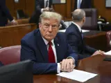El expresidente de EEUU, Donald Trump, en el primer día de su juicio penal en Nueva York.