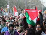 Banderas palestinas en la manifestaci&oacute;n contra los ataques de Israel en la Franja de Gaza de Barcelona.
