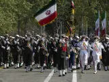 La Armada iraní desfila en una base militar al norte de Teherán en el día de las Fuerzas Armadas.