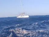 El velero del regatista fue encontrado a la deriva frente a la Costa da Morte.