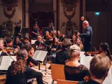 La Orquesta Austro-Húngara, Haydn Philharmonie bajo la dirección de Enrico Onofri.