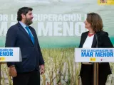 La vicepresidenta tercera, Teresa Ribera, y el presidente de Murcia, Fernando López Miras, este jueves.