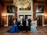 Los reyes de Holanda, la princesa Amalia, la princesa Beatriz y Margarita con los reyes de España en el Palacio Real