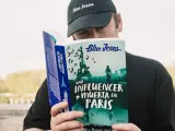 Blue Jeans lanza su nueva novela, 'Una influencer muerta en París'.
