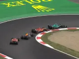 De adelante hacia atrás: Fernando Alonso, Carlos Sainz, Checo Pérez y Charles Leclerc