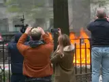 Un hombre se quema a lo bonzo frente al tribunal de Nueva York donde se juzga a Trump.