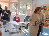 La candidata de Sumar a lehendakari, Alba García, olvidó coger la papeleta.