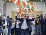 El candidato de EH Bildu a las elecciones en el País Vasco, Pello Otxandiano, a su llegada a la sede en Bilbao.