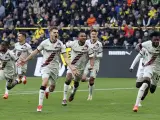 Los jugadores del Levekusen celebran el empate en el descuento ante el Dortmund que les mantiene invicto esta temporada.