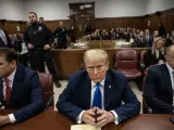 Donald Trump antes de comenzar los alegatos en el juicio penal en contra de él. USA NEW YORK TRUMP HEARING