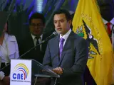 El presidente de Ecuador, Daniel Noboa, habla durante la inauguración de la votación en Ecuador el 21 de abril de 2024 en Quito, Ecuador.