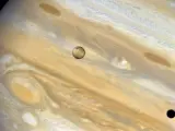 Io, la luna de Júpiter conocida por su intensa actividad volcánica, guarda un secreto: ha estado en constante erupción durante la mayor parte de su existencia, es decir, desde hace 4.500 millones de años.