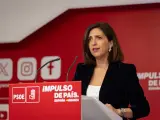 La portavoz del PSOE, Esther Pe&ntilde;a, en una rueda de prensa en Ferraz.