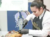 Rocío Pérez Benito, cortadora profesional de jamón.