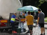 Reparto de agua con camiones cisterna en la localidad cordobesa de Pozoblanco por la falta de agua en el norte de la provincia.