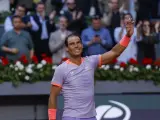 Rafa Nadal celebra su victoria ante Darwin Blanch en el Mutua Madrid Open.